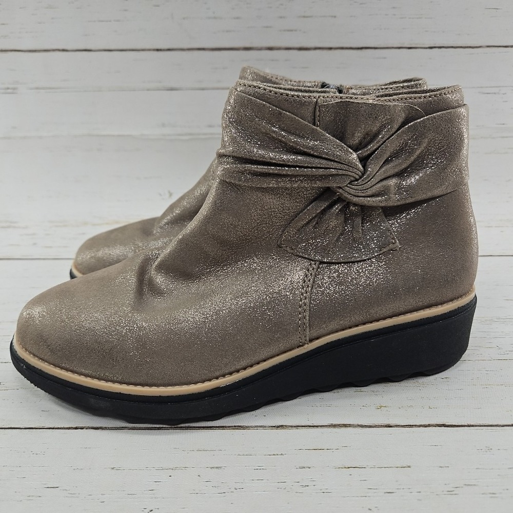 Clarks Sharon Salon Womens‎ 7W Taupe Metallic Ankle Boots Wedge Light Weight Zip